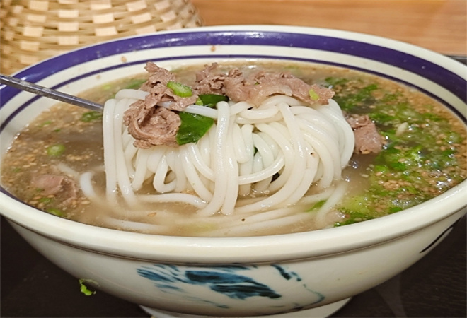 孙教头生烫牛肉米线 孙教头生烫牛肉米线