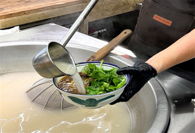 排队王生烫牛肉米线加盟