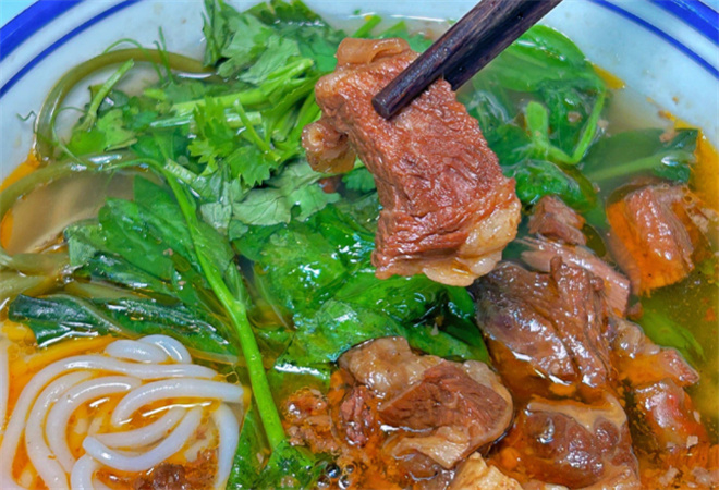 窦饱饱生烫牛肉米线 窦饱饱生烫牛肉米线