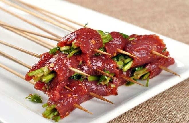 吃三家麻辣小牛肉串串香加盟