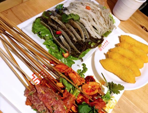 袁缘串串香加盟