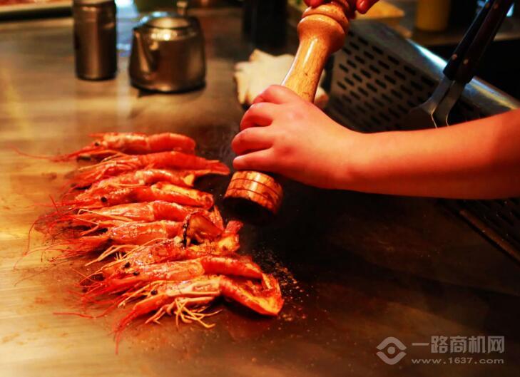 坪亭铁板烧自助餐厅加盟