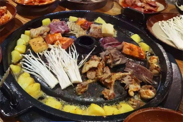 伴城烤肉餐加盟