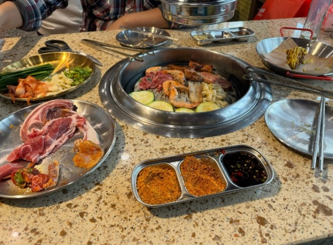 欧美亚自助烤肉加盟