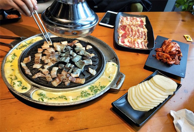 韩式炭火烤肉店加盟