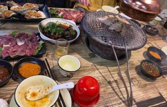 燚青春东北泥炉烤肉加盟