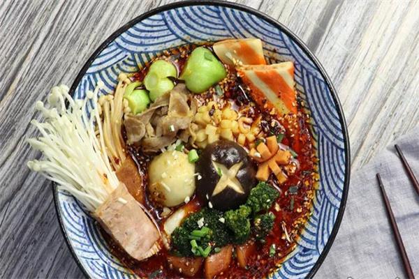 三心麻辣烫店加盟