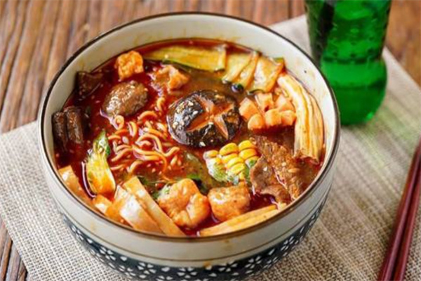 鸿运麻辣烫加盟
