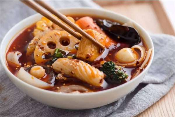 泥锅麻辣烫加盟