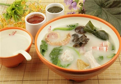 隆汤麻辣烫加盟