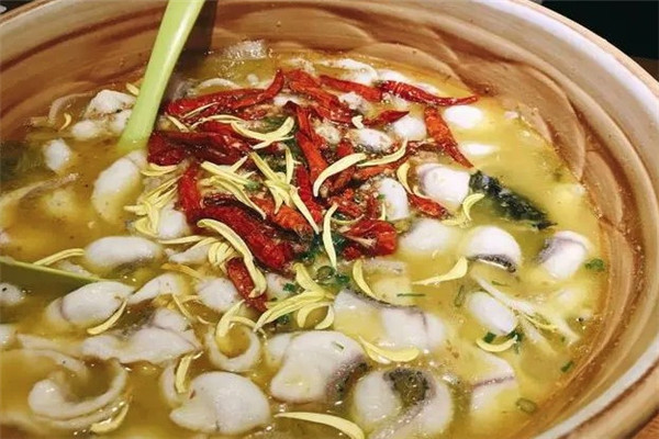 七可苗家酸菜鱼火锅加盟