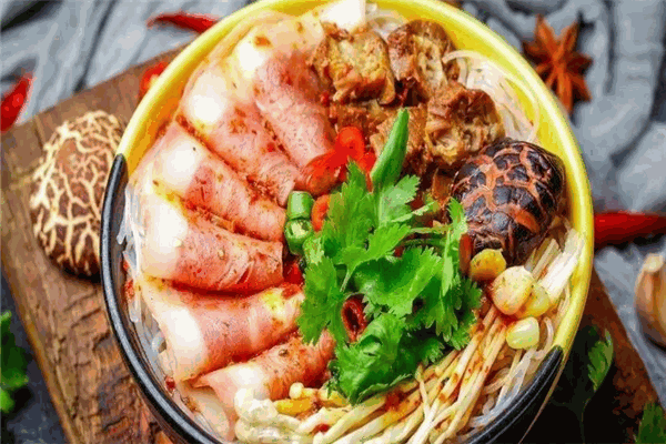 辣一坎卤味火锅冒菜加盟