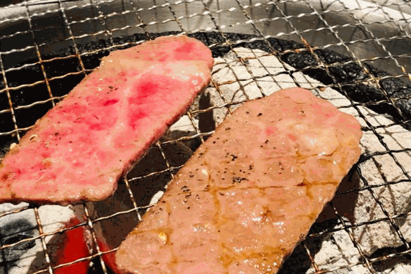 牛匠鱼住料理炭火烤肉加盟
