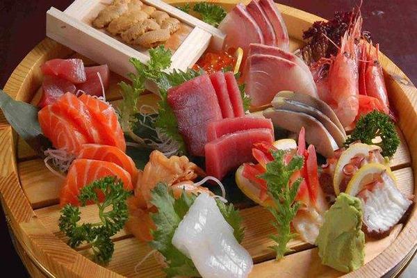 创味彩日本料理加盟
