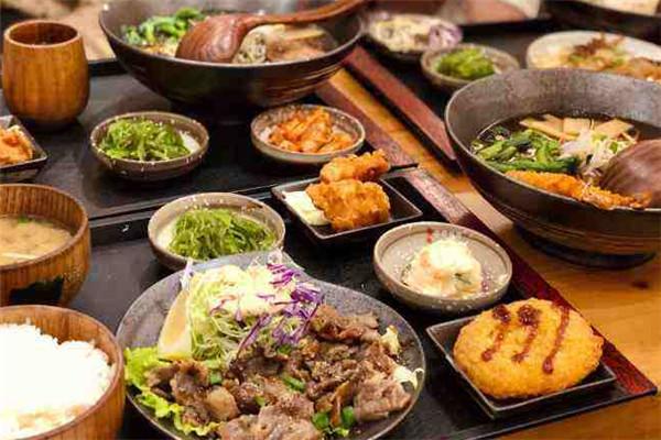 宋家族亭多国籍料理加盟