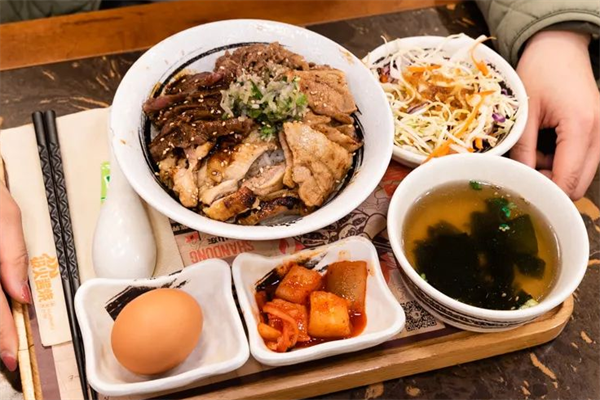 极火酱烧日式烧肉丼饭加盟