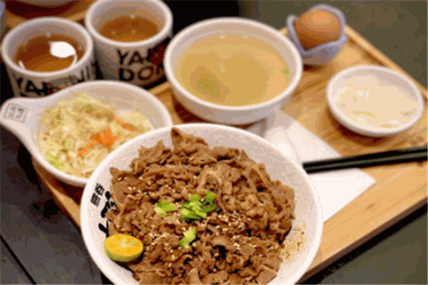 熊吞大碗丼日式烧肉饭加盟