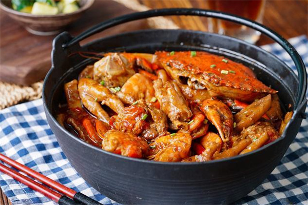 万能后厨肉蟹煲加盟