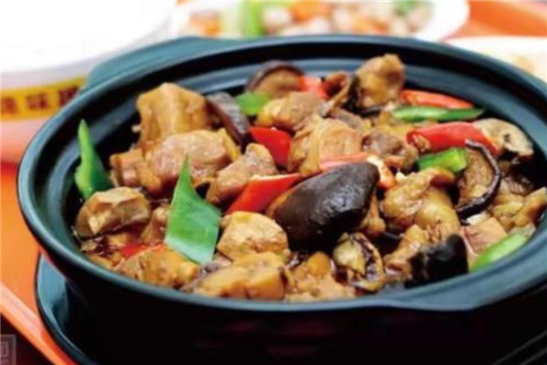 杨眀余黄焖鸡米饭加盟