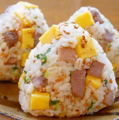 一捧手造饭团加盟
