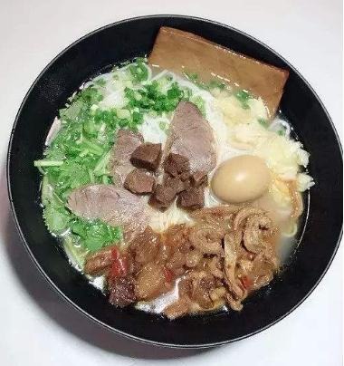 臻大碗牛肉粉加盟