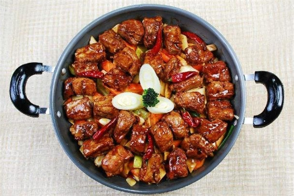 食锦轩酱汁焖锅加盟