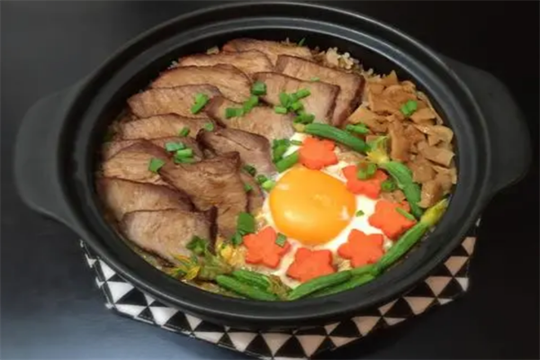 暖记煲仔饭加盟