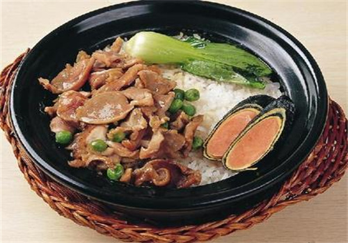 萧多多煲仔饭加盟