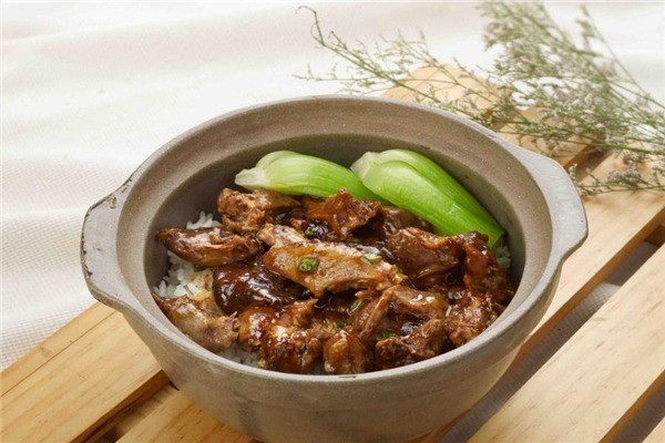 沁粤煲仔饭加盟