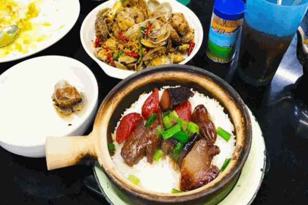 福香阿婆煲仔饭加盟