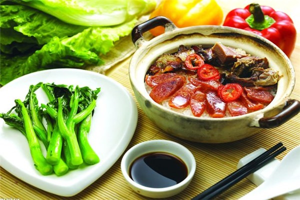 左肥肠煲仔饭加盟