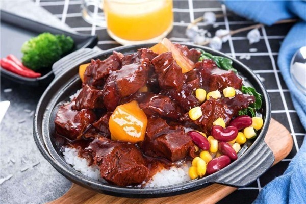 鑫粤煲仔饭加盟