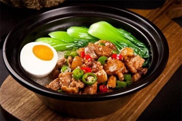 香哇哇煲仔饭加盟