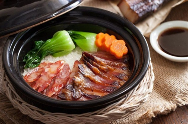 小青花煲仔饭加盟