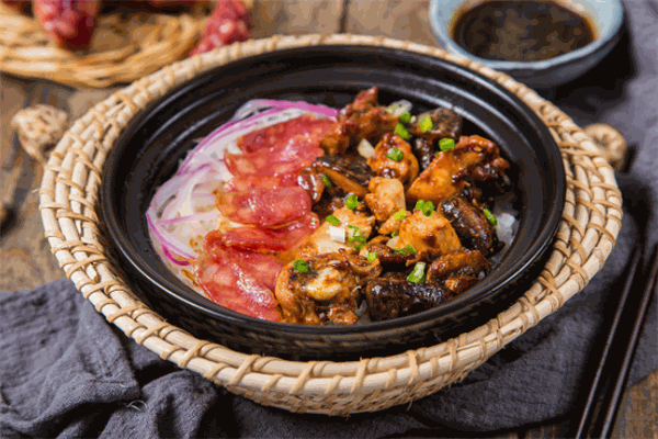 御膳阁煲仔饭加盟