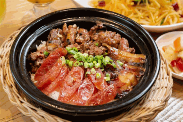 三子煲仔饭加盟