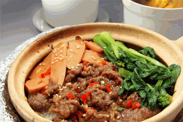 多客煲仔饭加盟