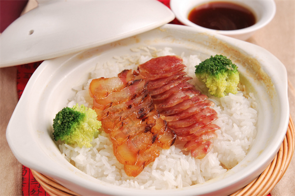 味独角煲仔饭加盟