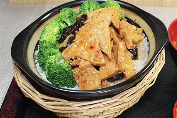 煮满签煲仔饭加盟