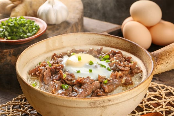 许记特色煲仔饭加盟