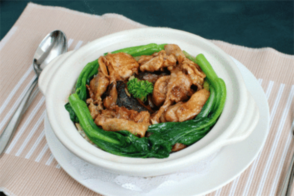 简单小厨煲仔饭加盟