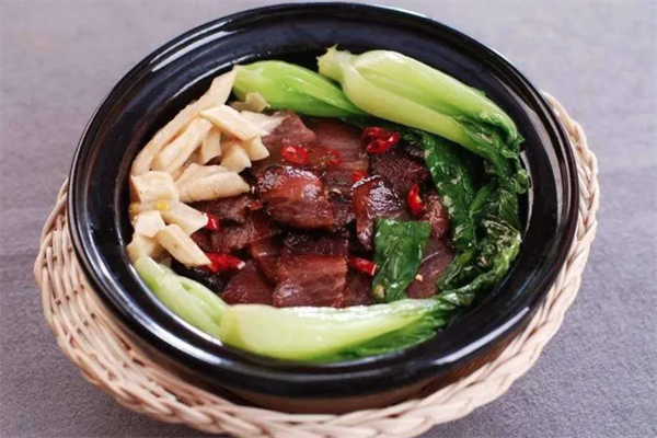 念桃源特色煲仔饭加盟