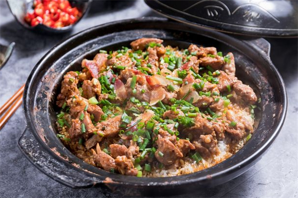 虾大大东北煲仔饭加盟