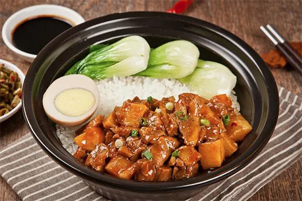 品品香煲仔饭加盟