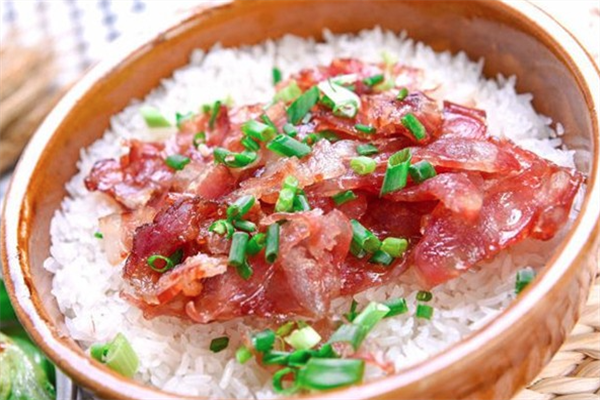 品上品靓汤煲仔饭加盟
