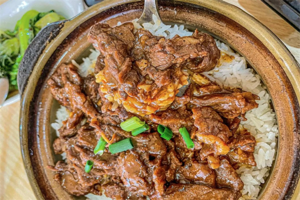 韦小饱煲仔饭加盟