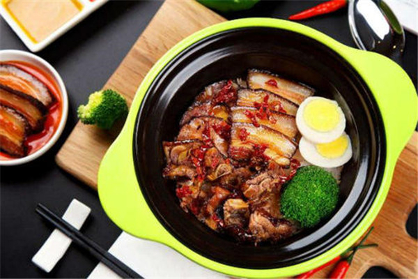 味香居煲仔饭加盟