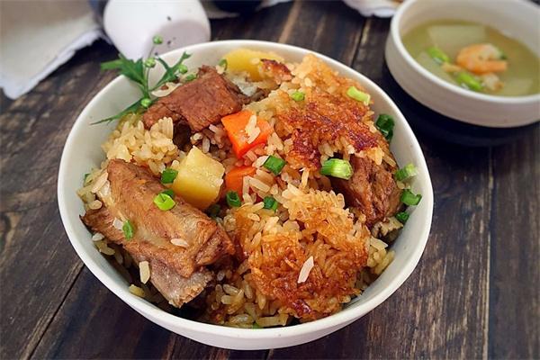 三度锅巴煲仔饭加盟