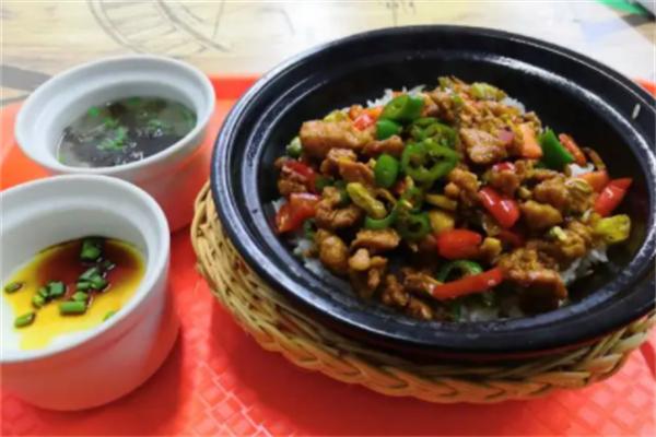 九煲一锅煲仔饭加盟