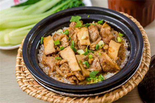 来份煲仔饭加盟